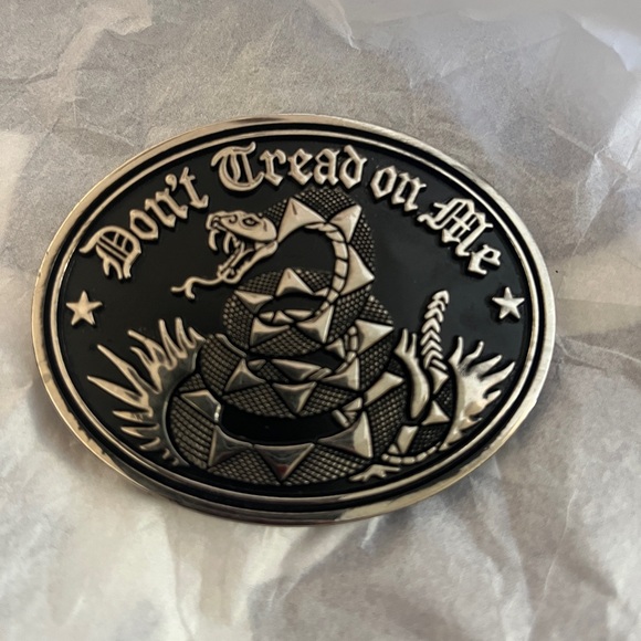 New Silver Tone And Black Don't Tread On Me" Engraved Design Belt Buckle - Picture 1 of 8